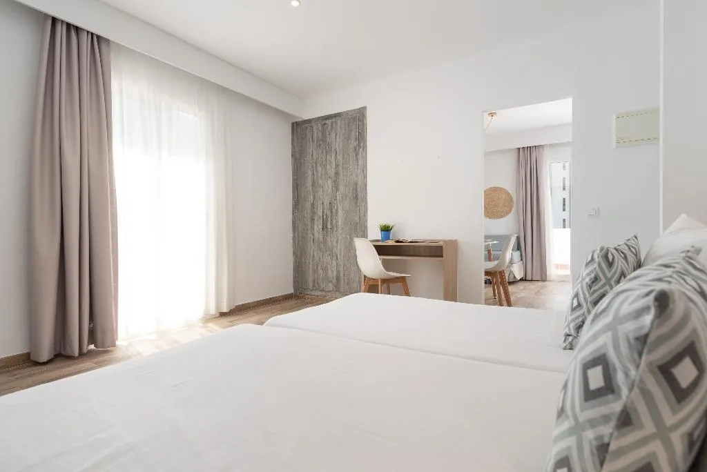 APARTMENT CAPACITY 1 Room, Villa Real Club Apartments, Majorca