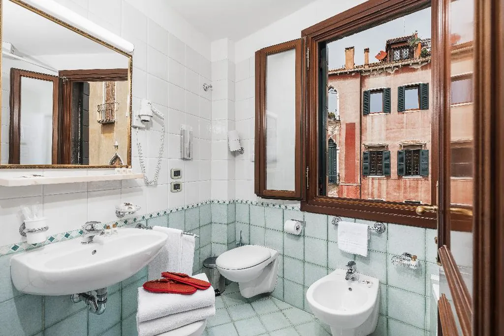 Double or Twin SUPERIOR Room, San Moise, Venice