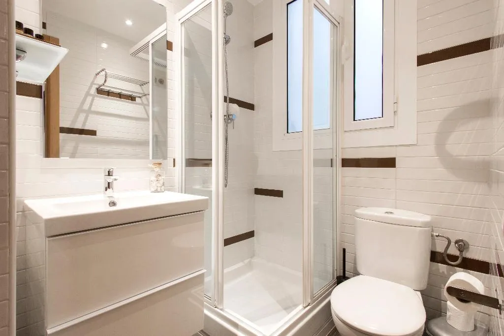 APARTMENT CAPACITY 4 TWO BEDROOMS Room, Dailyflats Barcelona Center, Barcelona