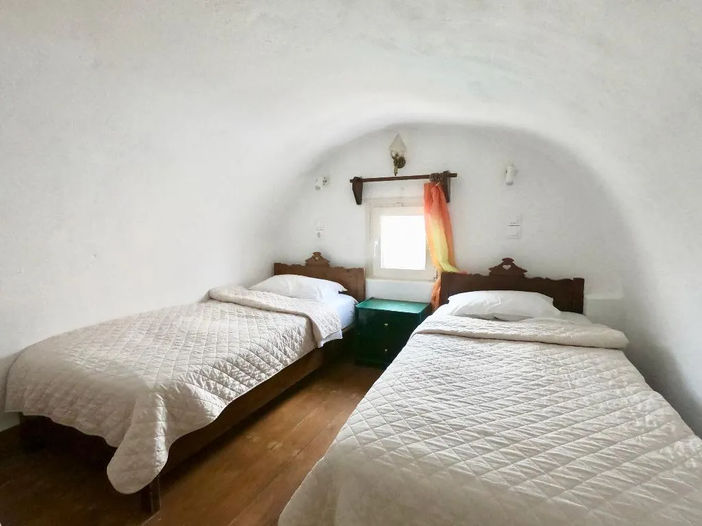 APARTMENT DELUXE Room, Anny Studios Perissa Beach, Santorini
