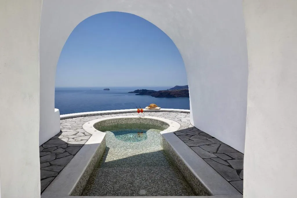 SUITE DELUXE WITH JACUZZI Room, Petit Palace, Santorini