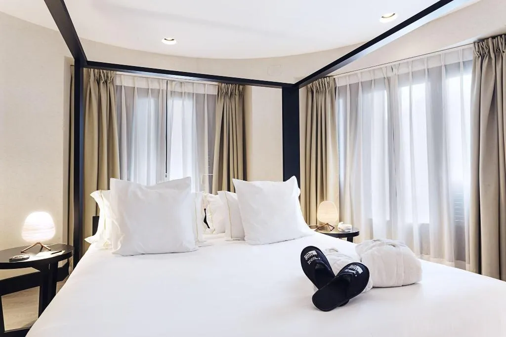 DOUBLE PREMIUM KING BED Room, One Shot Luchana 22, Madrid