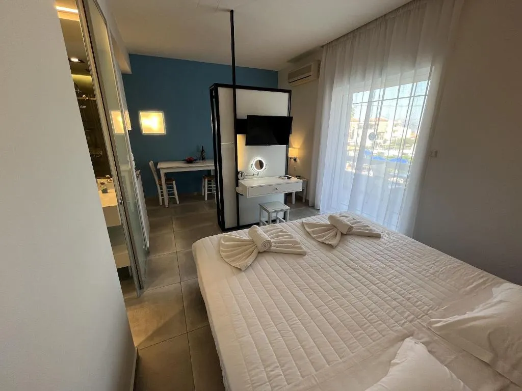 Room, Niriides Hotel, Crete