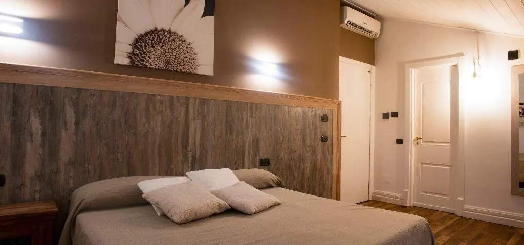 Room, Hotel Mediterraneo, Naples