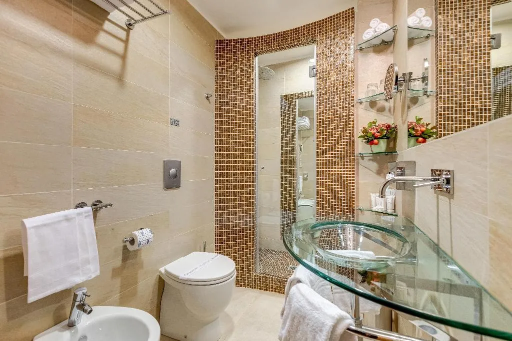 TRIPLE QUEEN SIZE BED Room, Best Western Hotel Piccadilly, Naples