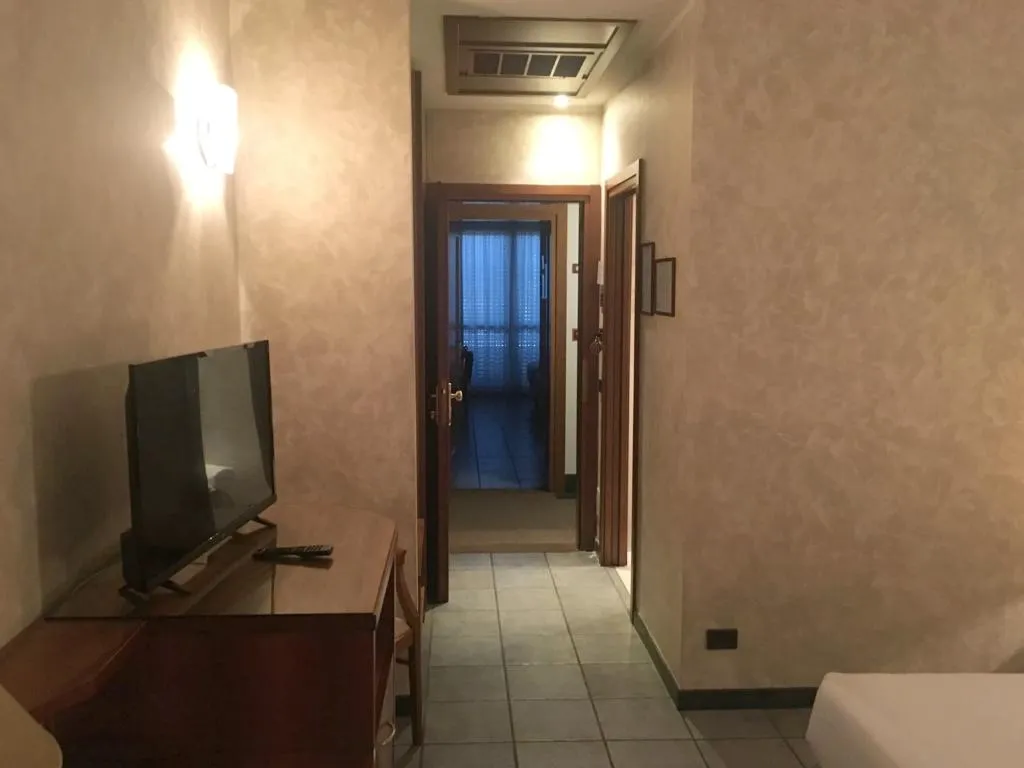 TWIN STANDARD Room, Plus Welcome Milano, Milan