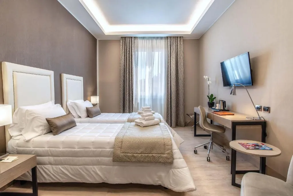 Double or Twin DELUXE Room, Genova, Rome
