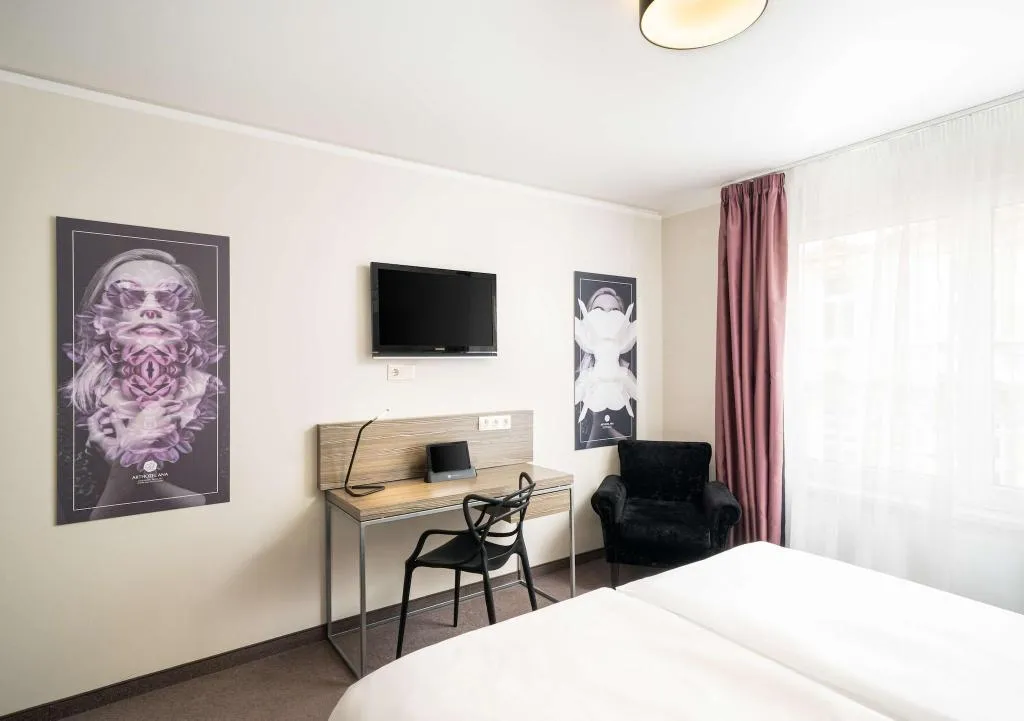 DOUBLE QUEEN SIZE BED Room, elaya hotel vienna city west, Trademark by Wyndham, Vienna