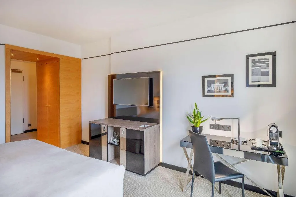 DOUBLE RIVER VIEW Room, Melia Berlin, Berlin