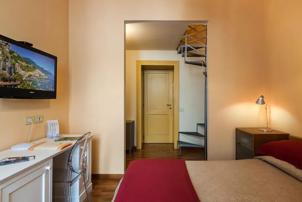 TRIPLE DELUXE WITH BALCONY Room, Casa Astarita, Naples