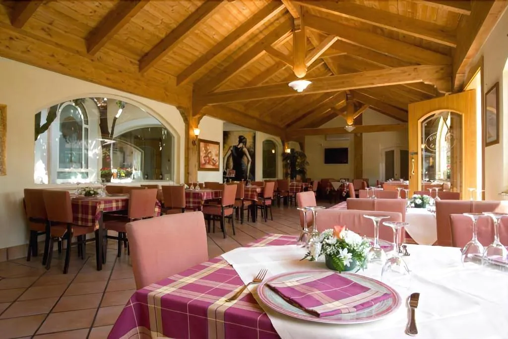 Restaurant, Hotel Mediterraneo, Naples