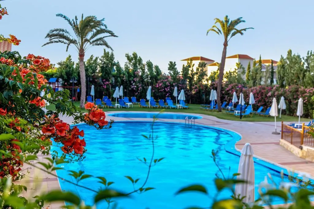Pool, Adelais, Crete