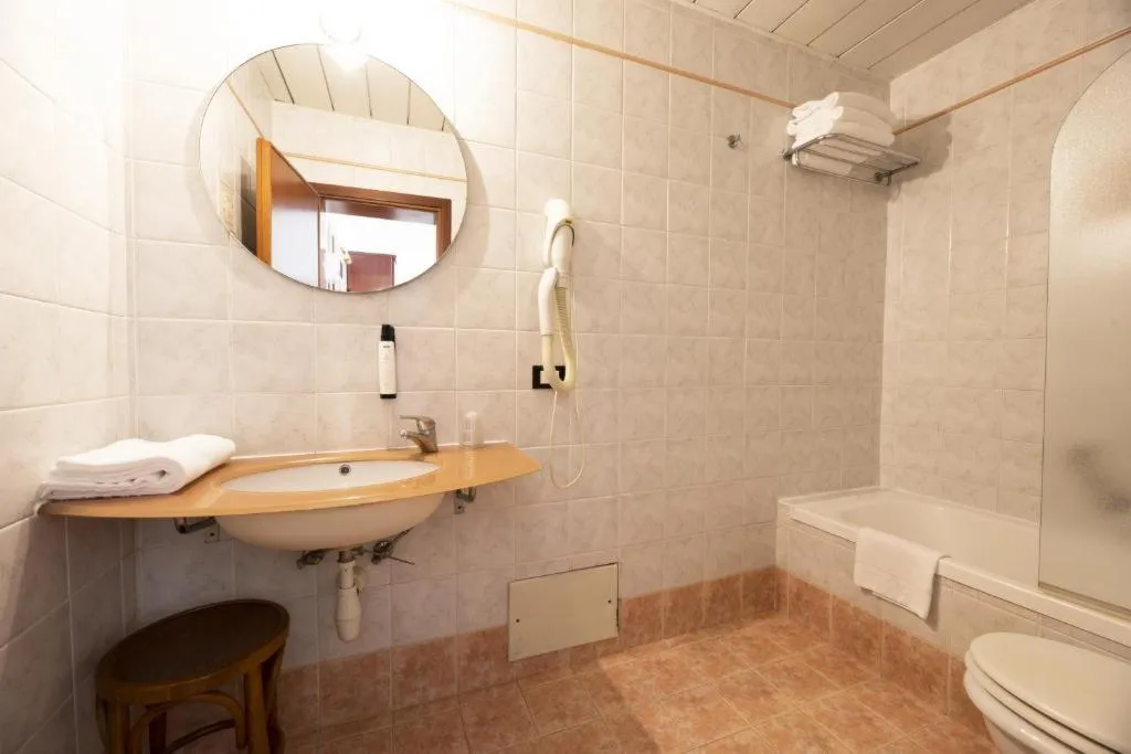 TWIN STANDARD Room, Vienna, Venice