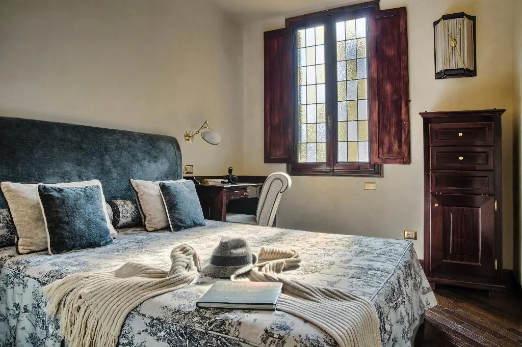 Room, Grand Hotel Baglioni, Florence