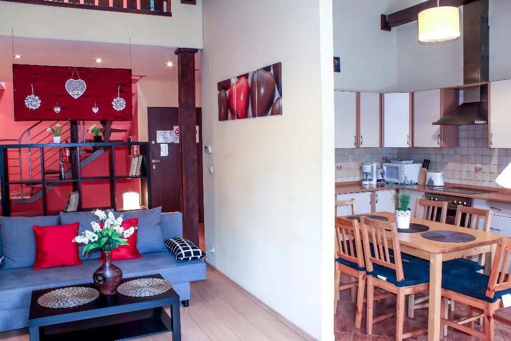 APARTMENT CAPACITY 8 THREE BEDROOMS Room, Old Town Apartments Slawkowska, Krakow