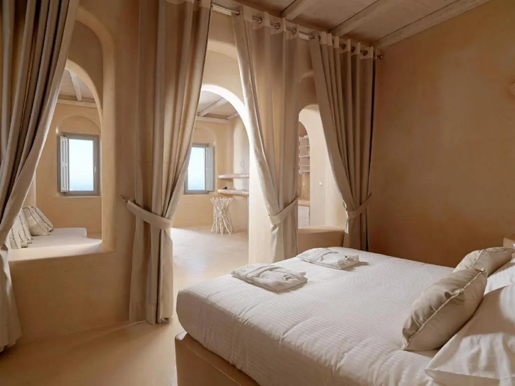 VILLA TWO BEDROOMS WITH PRIVATE POOL Room, Dome Resort Santorin, Santorini