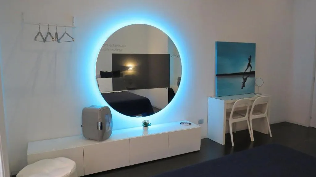 Room, Skyhouse Chiatamone, Naples