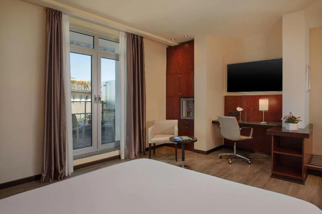 Room, NH Bergamo, Milan