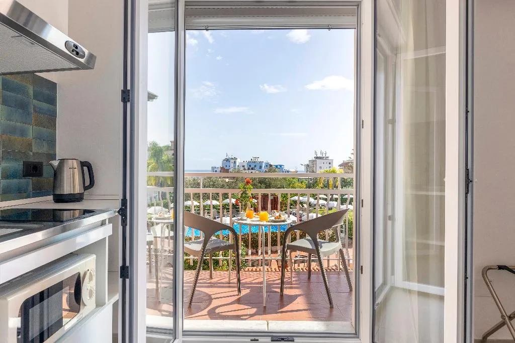STUDIO WITH BALCONY Room, Residence Villa Giardini, Taormina
