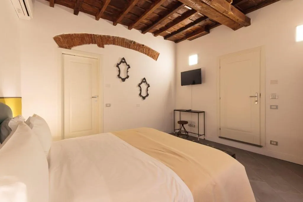 Room, Canto Dei Servi, Florence