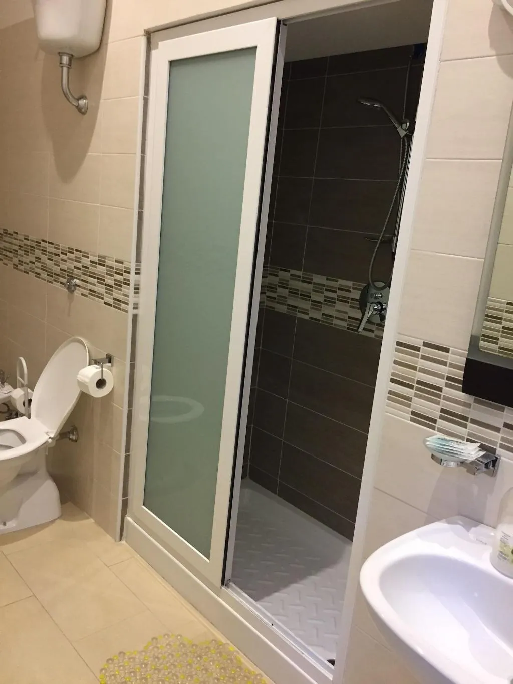 Room, New Sayonara, Naples