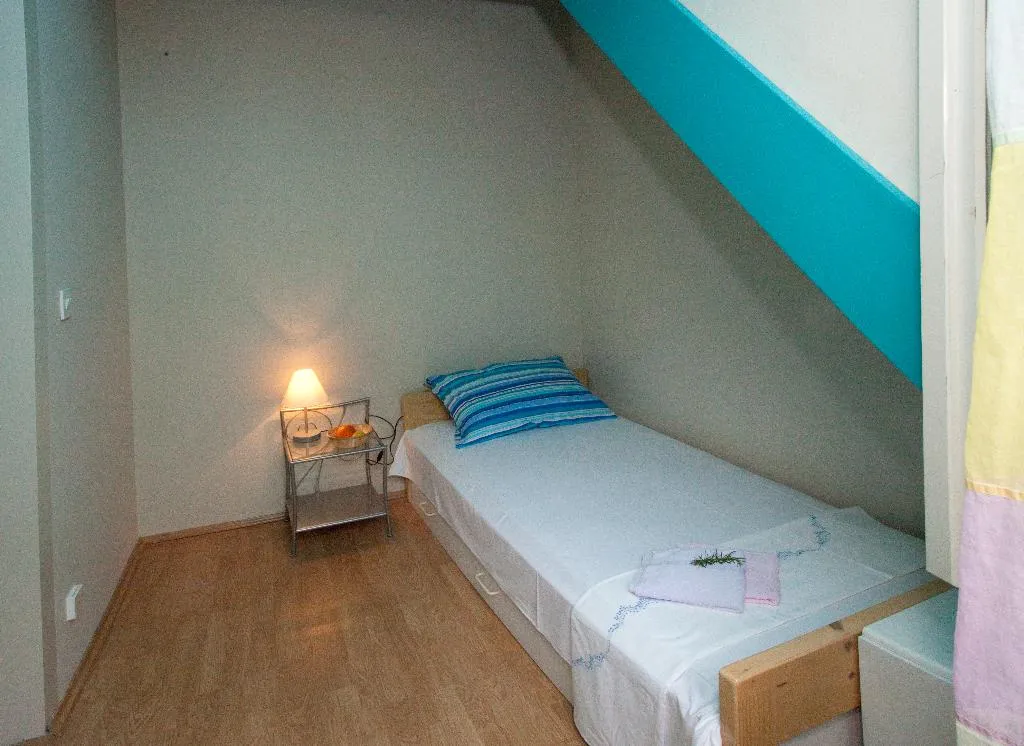 Room, House Tea, Split