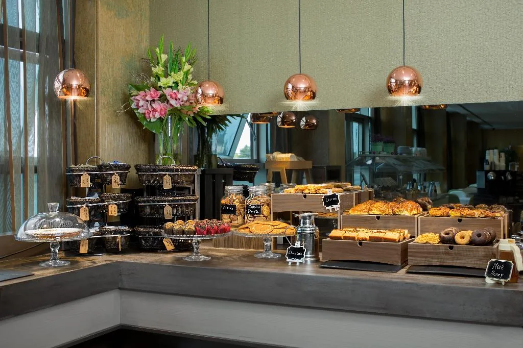 Restaurant, Crowne Plaza Madrid Airport, Madrid