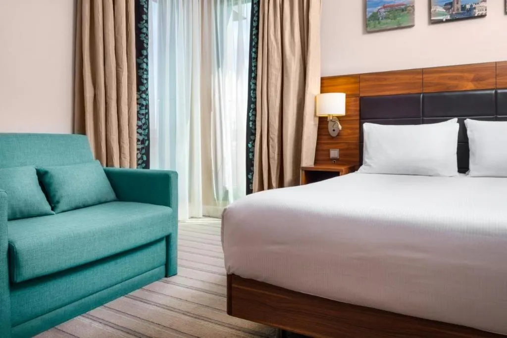 JUNIOR SUITE KING SIZE BED Room, Hilton Garden Inn Krakow, Krakow