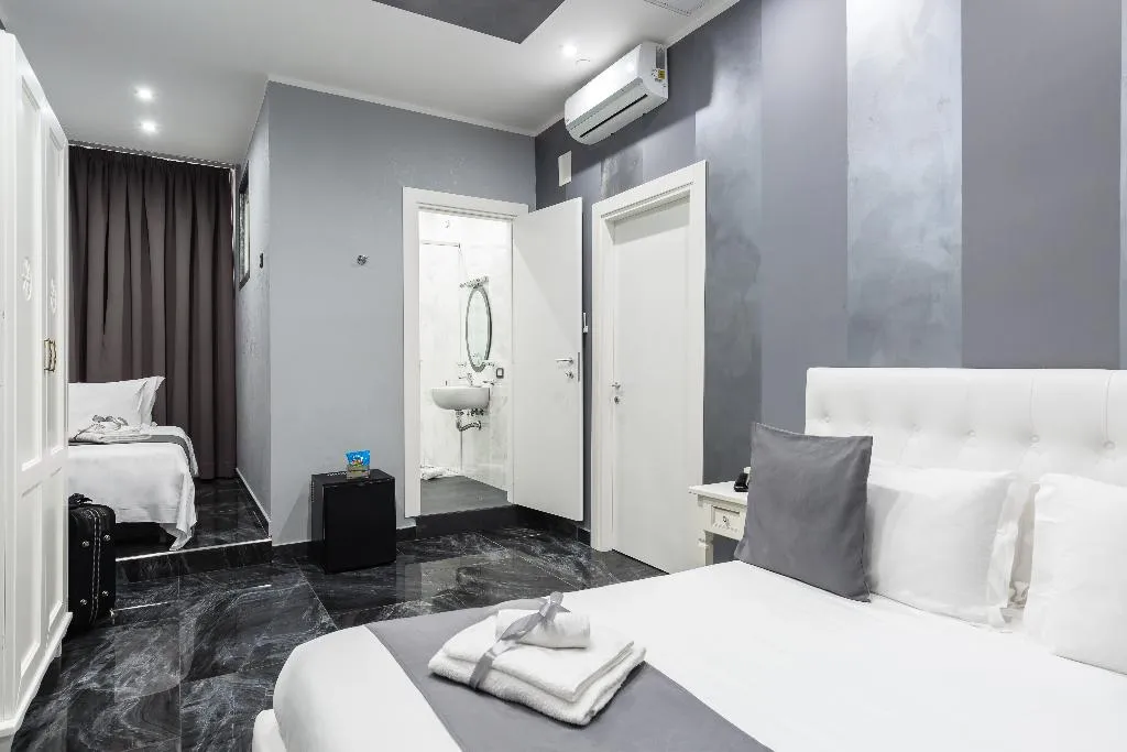 Room, Hotel Palace Napoli, Naples