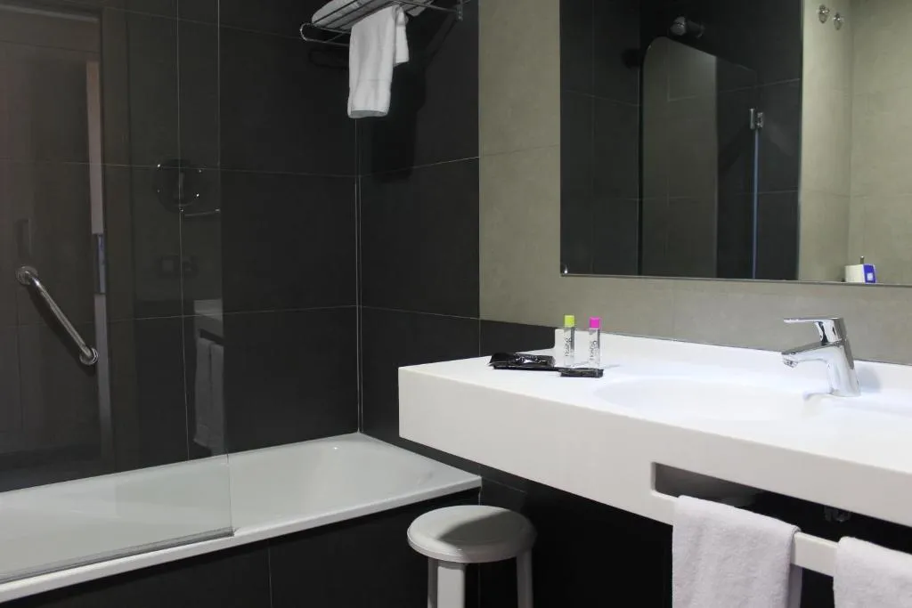 Double or Twin SIDE SEA VIEW Room, Flash hotel Benidorm, Costa Blanca