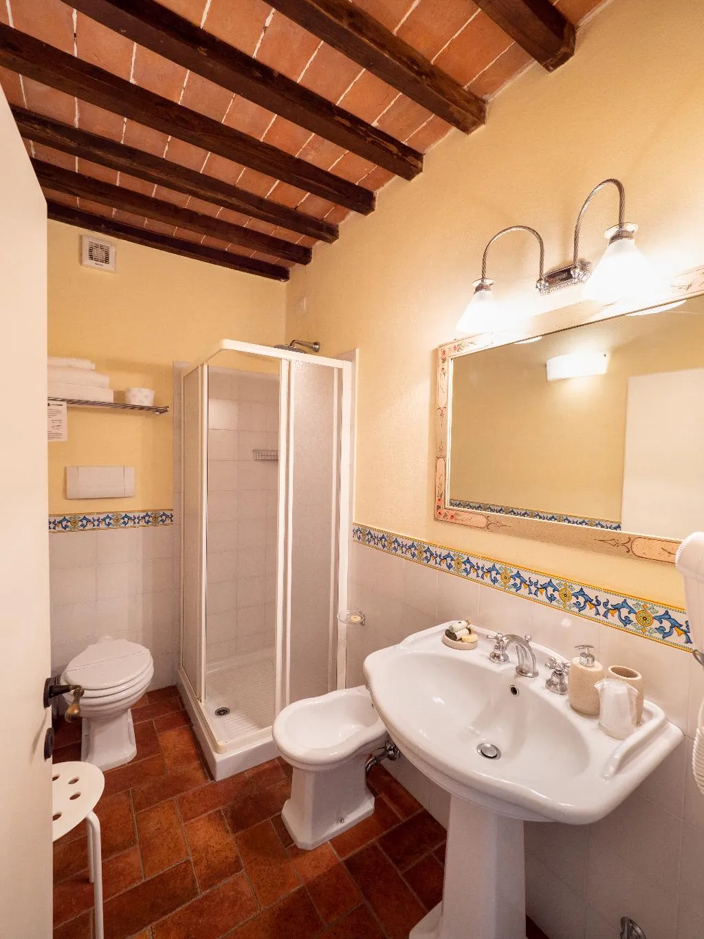 DOUBLE CLASSIC QUEEN BED Room, Villa Borgo San Pietro, Perugia
