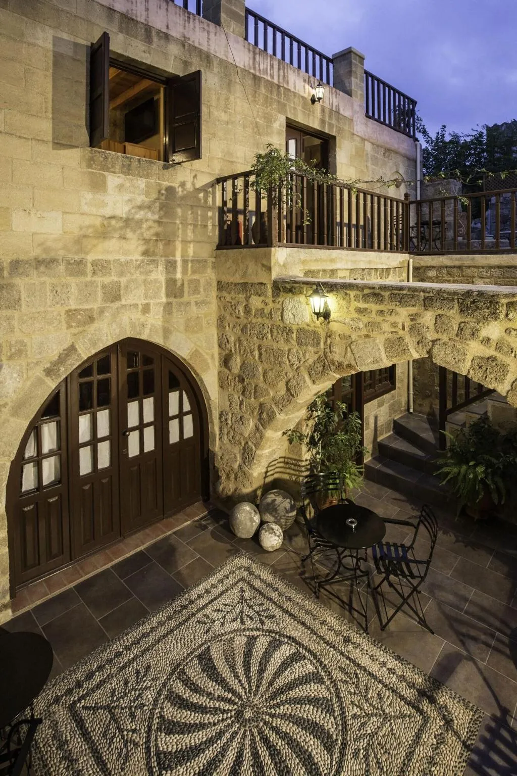Lobby, Camelot, Rhodes