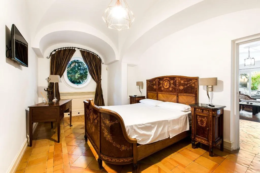 Room, Villa Gallone, Naples