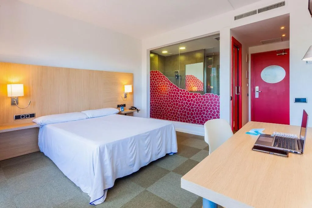 DOUBLE SUPERIOR Room, Checkin Montserrat, Barcelona
