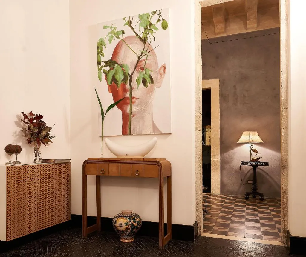 Lobby, Asmundo Di Gisira, Catania