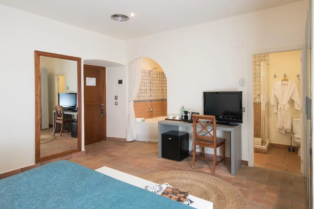 JUNIOR SUITE STANDARD Room, El Convent de Begur, Costa Brava