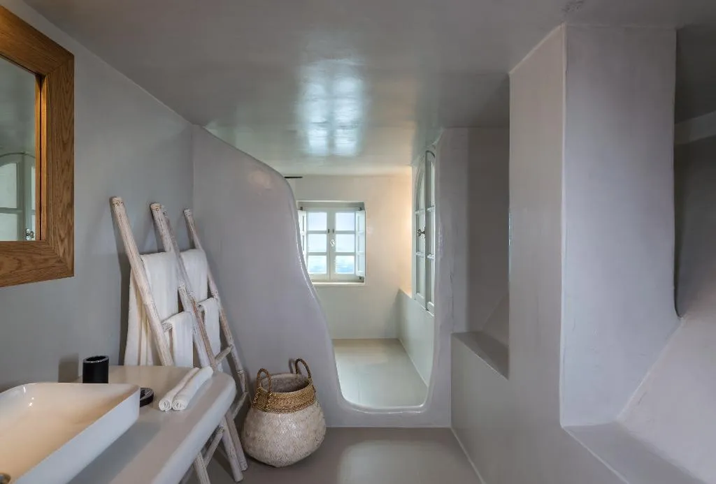 SUITE WITH JACUZZI Room, Nefeles Luxury Suites, Santorini