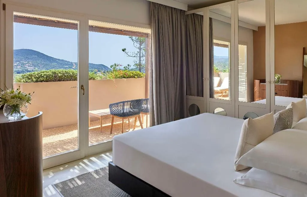 SUITE SEA VIEW Room, Baia di Chia Resort Sardinia, Curio Collection, Cagliari
