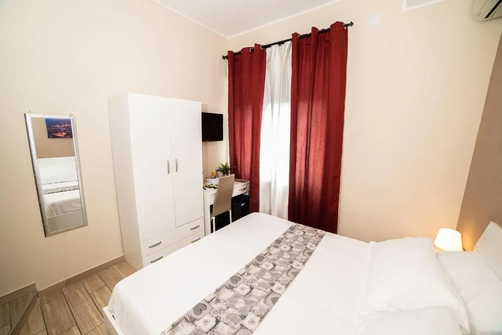Room, B B Metropolitan, Naples