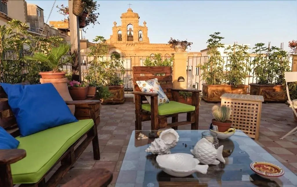 Terrace, B B Il Nascondiglio Di Esta A, Catania