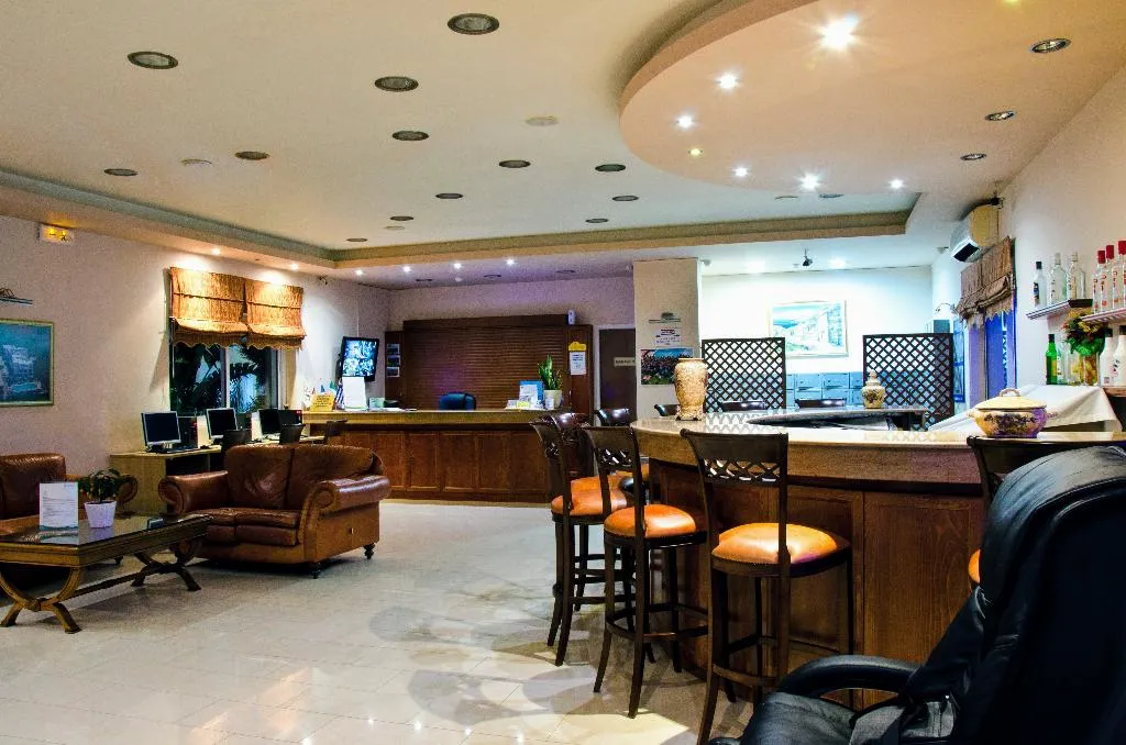 Lobby, Yiannis Manos, Crete