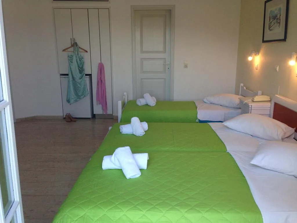TRIPLE STANDARD Room, New Haroula, Santorini