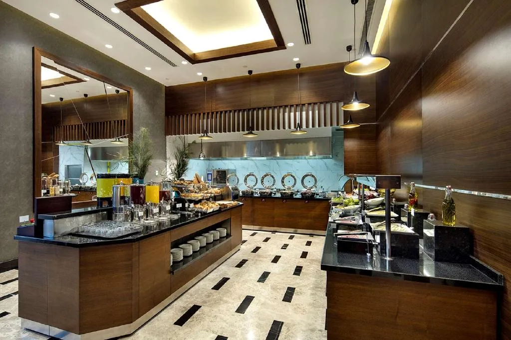 Restaurant, Hilton Garden Inn Izmir Bayrakli, Izmir
