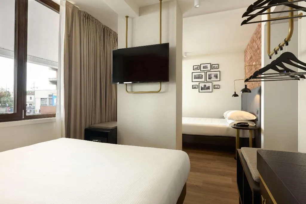FAMILY ROOM TWO QUEEN BEDS Room, Best Western Hotel Tritone, Venice
