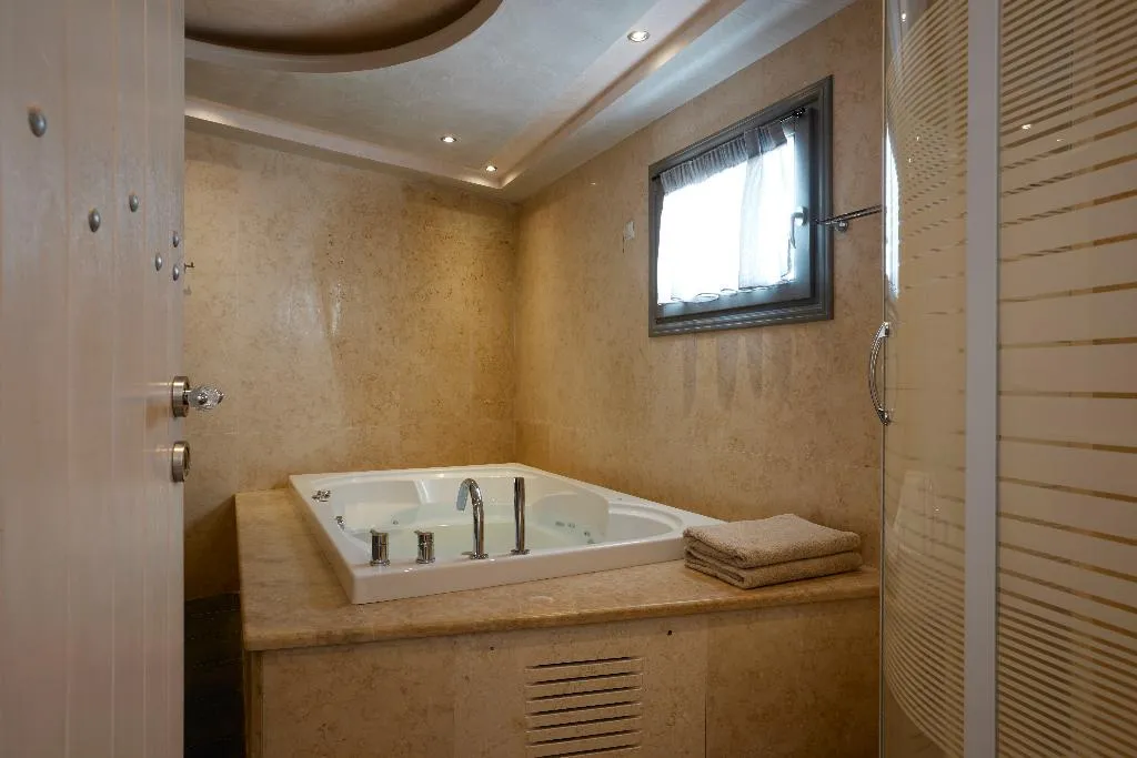 Double or Twin SEA VIEW WITH PRIVATE POOL Room, Petit Palace, Santorini