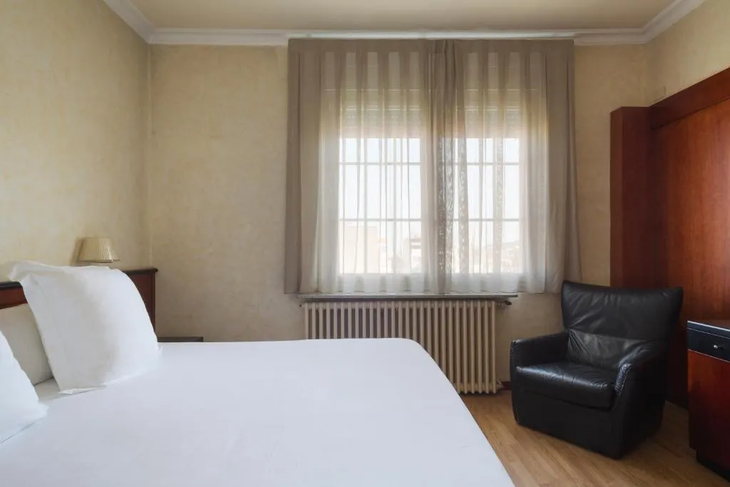 DOUBLE SUPERIOR Room, Astoria, Barcelona
