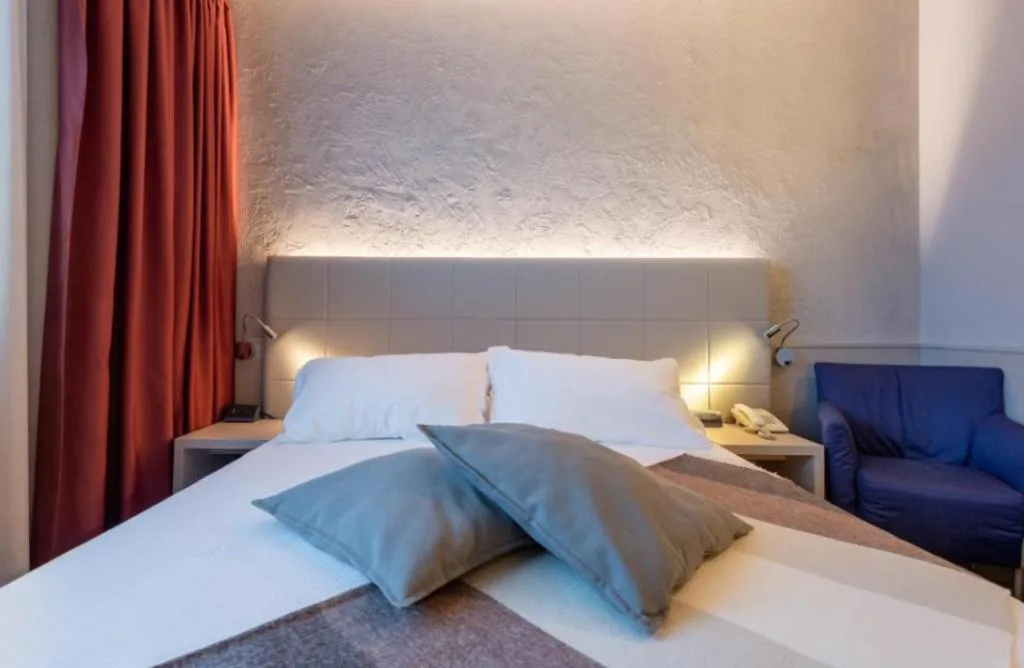 DOUBLE DELUXE QUEEN BED Room, First Hotel Malpensa, Milan