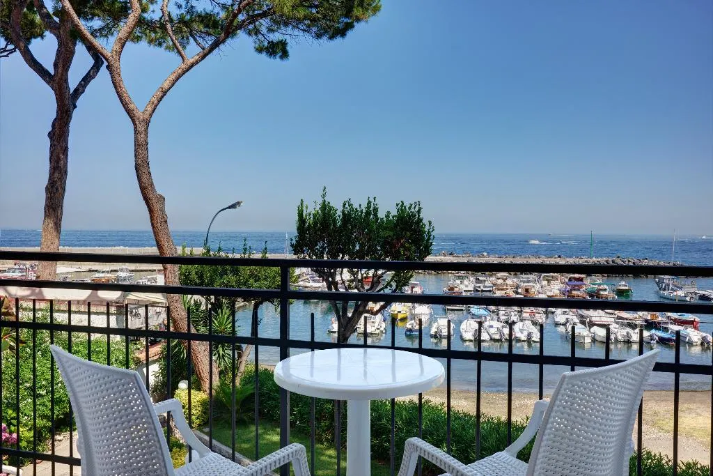 DOUBLE DELUXE Room, Sea Breeze Residence, Naples