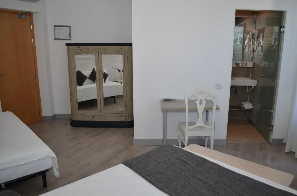 TRIPLE STANDARD Room, San Lorenzo, Madrid