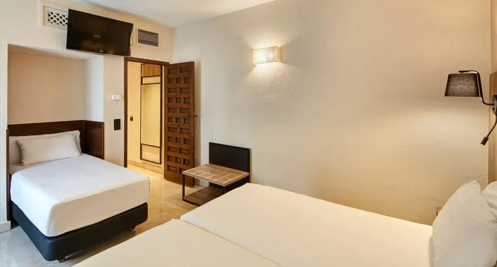 TRIPLE CLASSIC Room, Sercotel Alfonso VI, Madrid